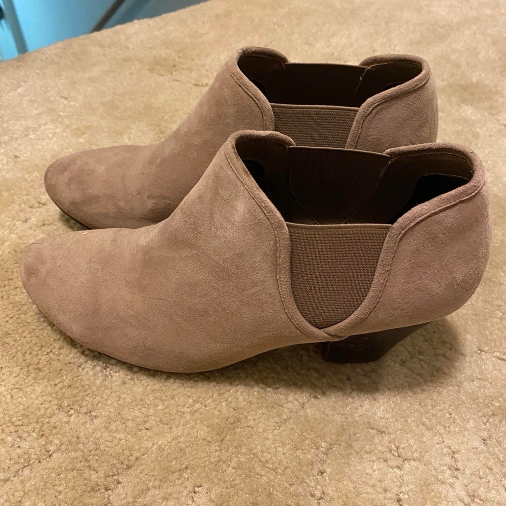 Vaneli Truffle Suede Ankle Booties Size 8 Stretch